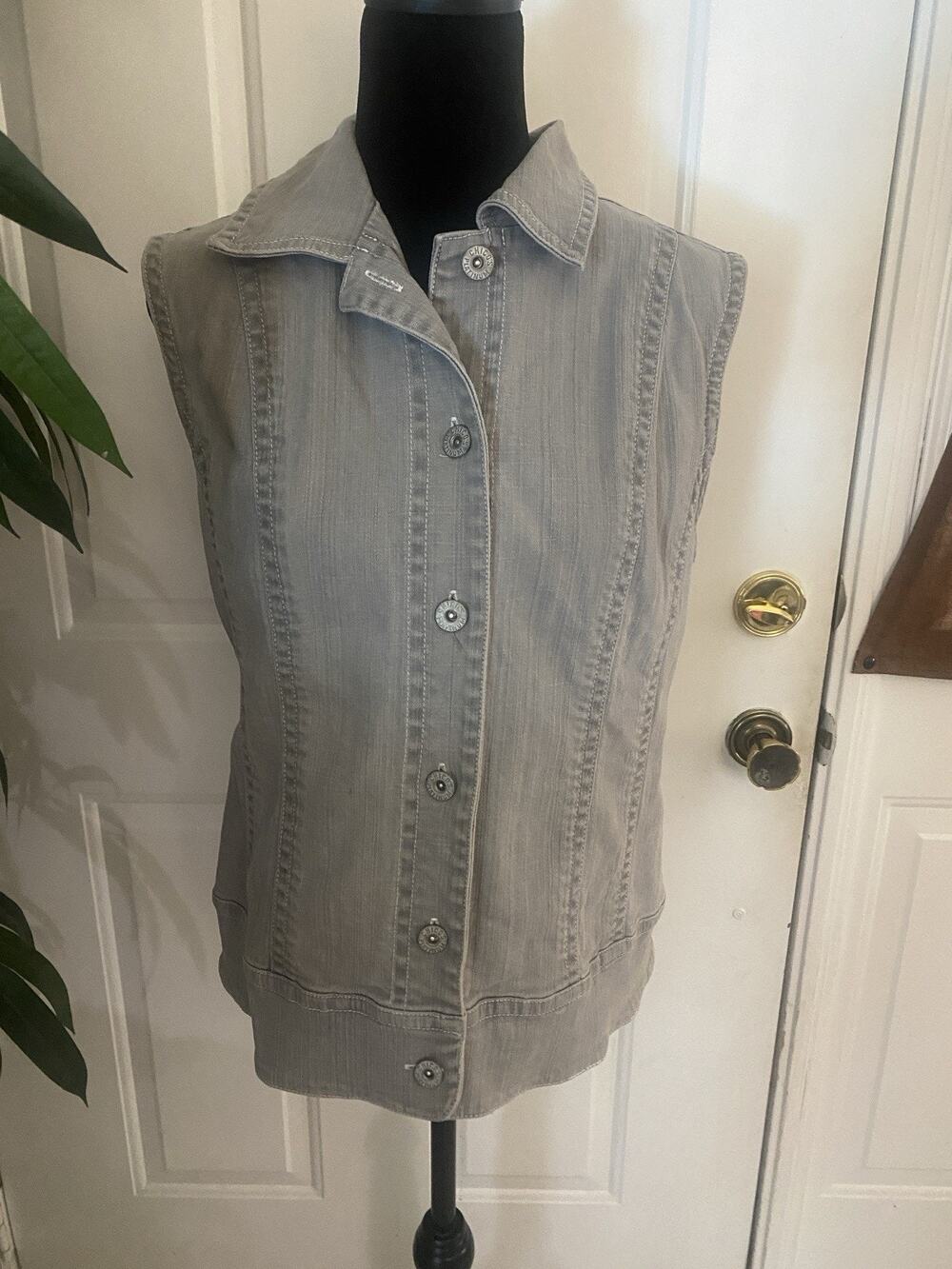 Chico's Platinum Vest Women's 1 Gray Denim Button Up Casual Wear Comfort Chic